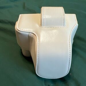 MEGAGEAR- Canon EOS M50 Leather Case